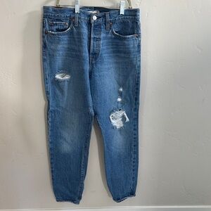 Levi Distressed Wedgie Jean